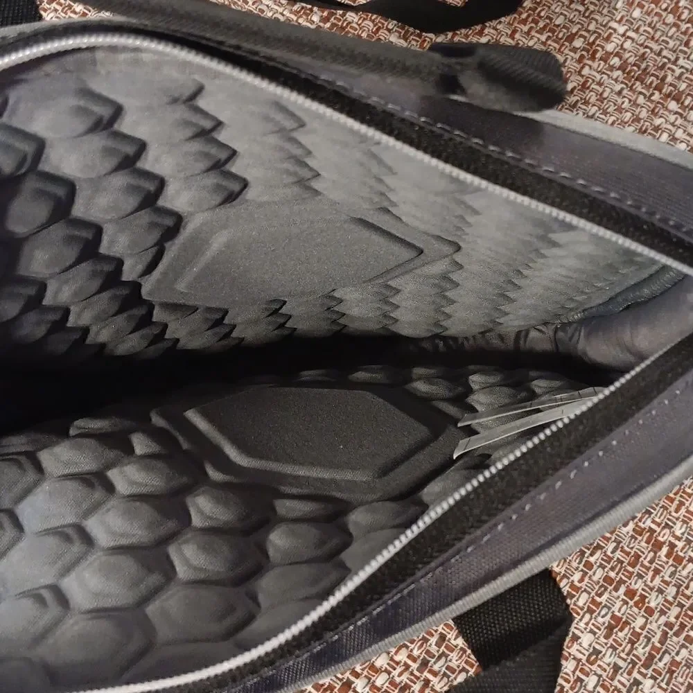 TARGUS SLIMCASE Grid Convertible‎ Slimcase With Dome Protection …